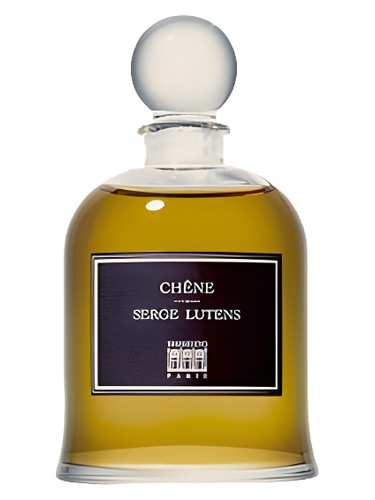 Serge Lutens Chene perfume bottle